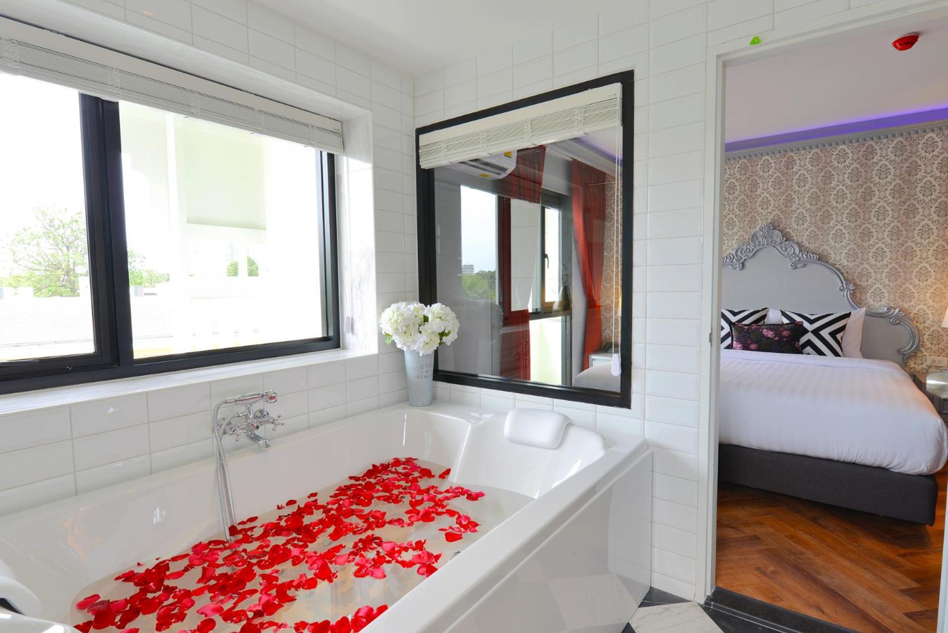 Premier Double Room Street View Spa Bath
