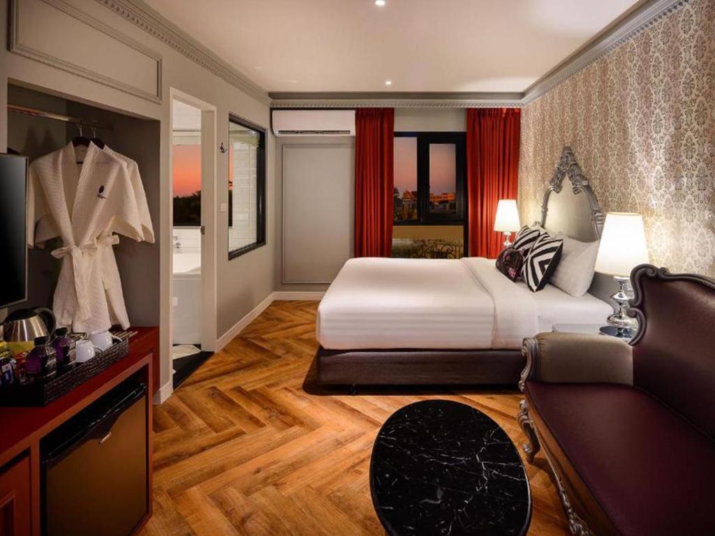 Premier Double Room Street View Spa Bath