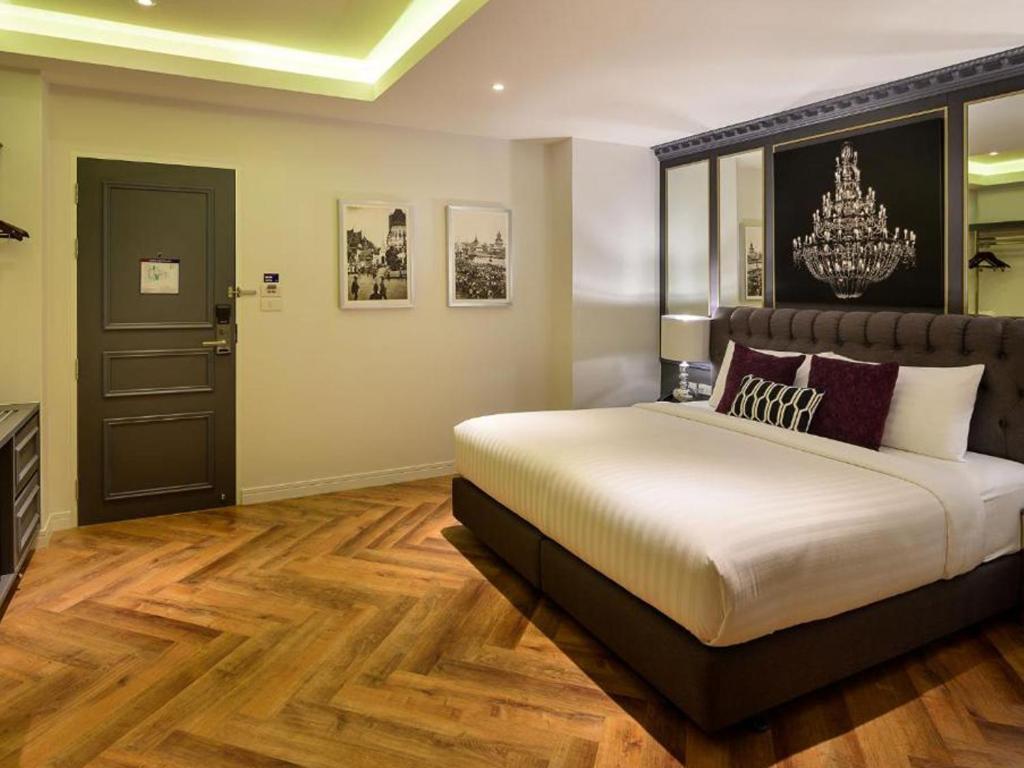 Deluxe Double Room Street View